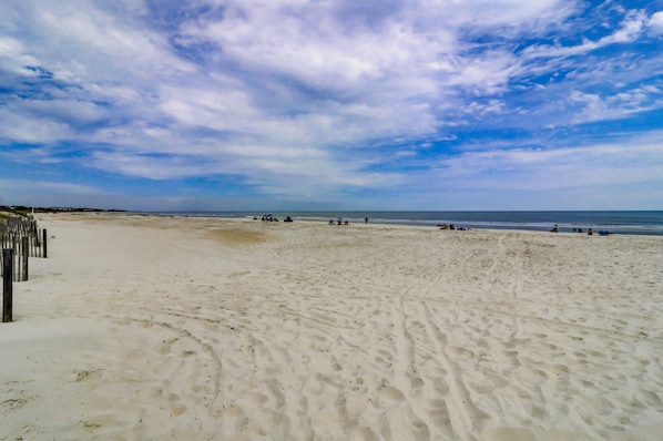 Beach - Sunset Rentals | Hilton Head Resorts 2320 (Hilton Head Island)