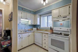 Fridge, microwave, stovetop, dishwasher - Sunset Rentals | Hilton Head Resorts 2320 (Hilton Head Island)