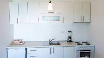 Refrigerador, horno, parrilla de estufa y lavavajillas