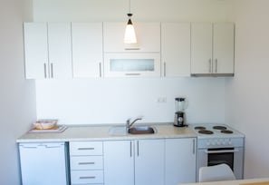 Refrigerador, horno, parrilla de estufa y lavavajillas