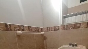 A small bathroom with a toilet, bidet, and sink. - EL MONARCA AREQUIPA (Arequipa)