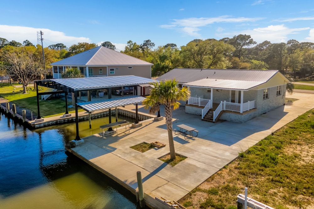 Crosswinds - Beach and Boat! Boat Slip Included!
