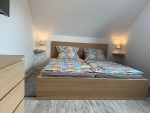 2 chambres, fer et planche à repasser, Wi-Fi, draps fournis