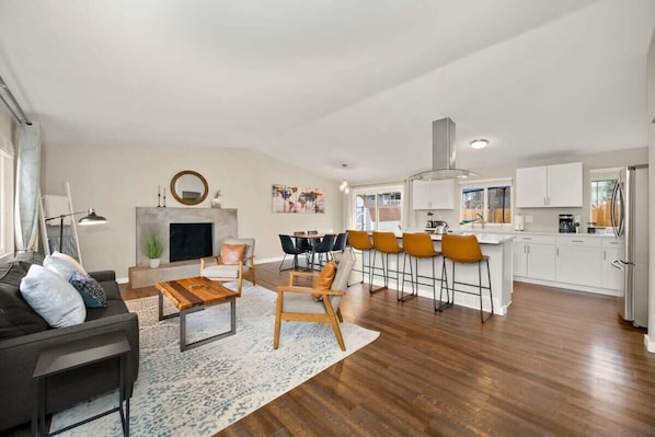 TV, fireplace, offices