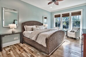 5 bedrooms, iron/ironing board, WiFi, bed sheets - Next to Pool, 3 Minutes to Gulf. LSV, Bikes, Carriage House and more! (Santa Rosa Beach)