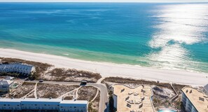 Beach nearby - Next to Pool, 3 Minutes to Gulf. LSV, Bikes, Carriage House and more! (Santa Rosa Beach)