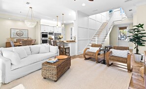 Smart TV, stereo - Next to Pool, 3 Minutes to Gulf. LSV, Bikes, Carriage House and more! (Santa Rosa Beach)