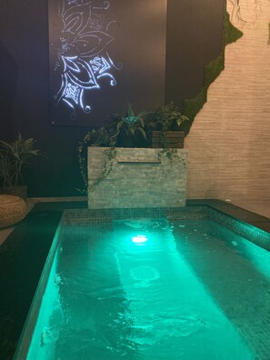 حمام سباحة