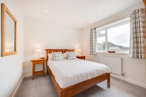 5 habitaciones, tabla de planchar con plancha y cuna de viaje 
