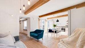 TV, fireplace - 3 Bed in Croyde (oc-croyco) (Braunton)