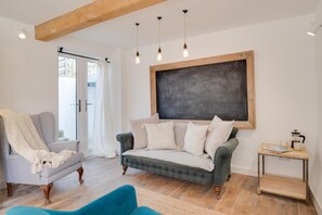 TV, fireplace - 3 Bed in Croyde (oc-croyco) (Braunton)