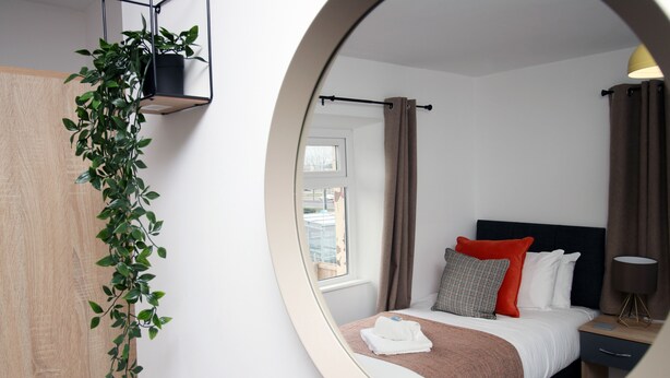 House - Kingsway House by Tŷ SA (Newport)