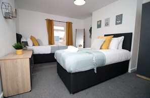 House | 4 bedrooms, iron/ironing board, free WiFi, bed sheets - Kingsway House by Tŷ SA (Newport)
