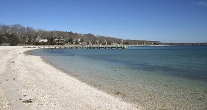 Steps from Cedar Beach ! Tranquil Retreat in the Heart of Wine Country