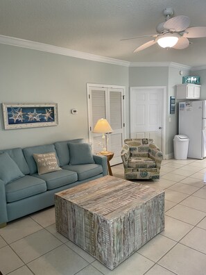 Smart TV, DVD player - < 10 min. to beach, trails & The WHARF! (dog friendly) (Orange Beach)