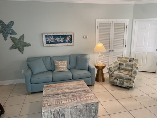 < 10 min. to beach, trails & The WHARF! (dog friendly)