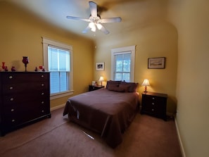 2 bedrooms, desk, iron/ironing board, WiFi - Urban Bungalow ... Close to EVERYTHING!!! (Tampa)