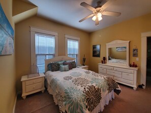 2 bedrooms, desk, iron/ironing board, WiFi