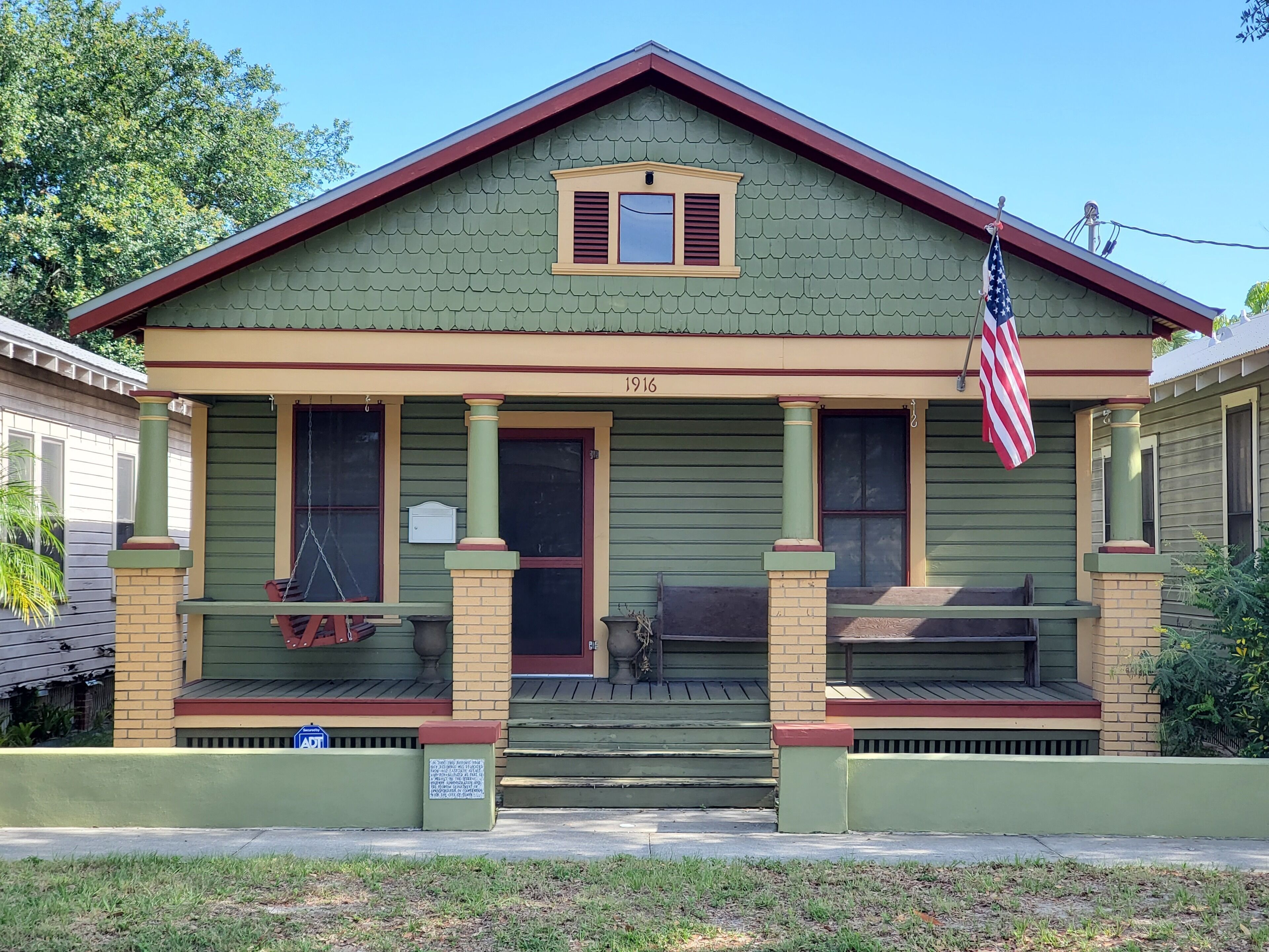 Urban Bungalow ... Close to EVERYTHING!!!