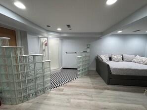 5 bedrooms, desk, free WiFi, bed sheets