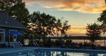 Cottage Retreat and Resort Living