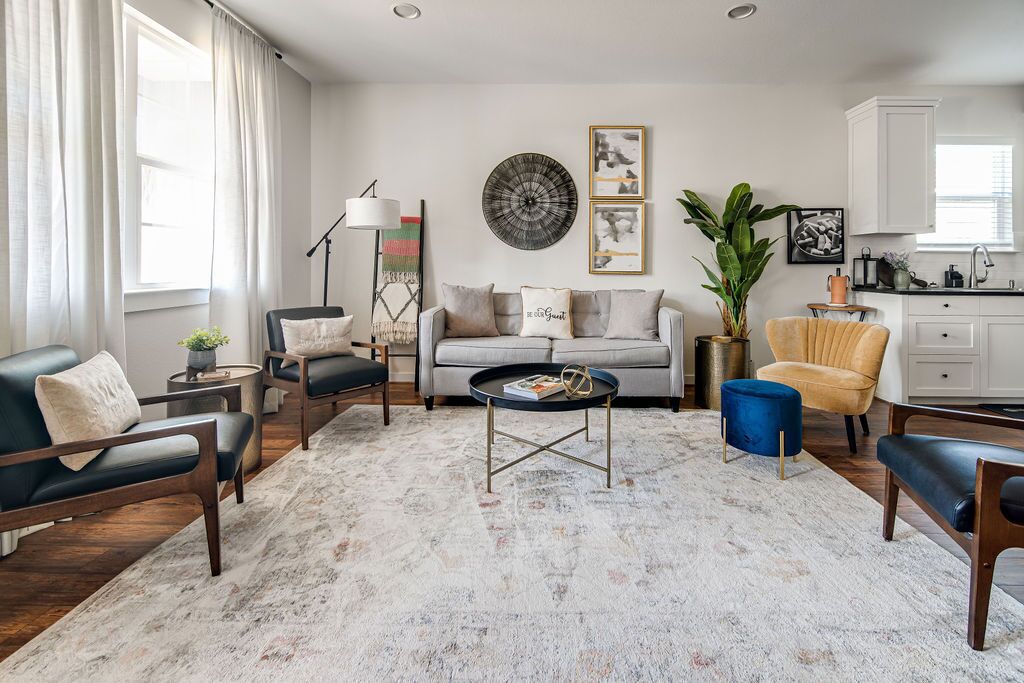 Minutes from downtown Fredericksburg! Sleeps 6, All bedrooms have King Beds