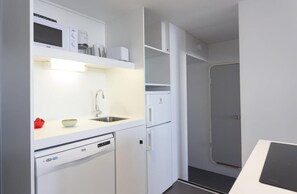 Refrigerador, microondas, horno y lavavajillas 