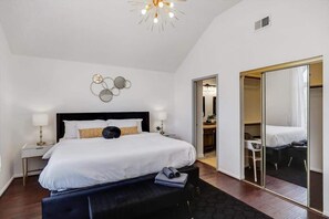 4 bedrooms, desk, iron/ironing board, WiFi - Glamorous 4BR/2.5B Home with Pool, Game Room & Fire Pit (Mesquite)