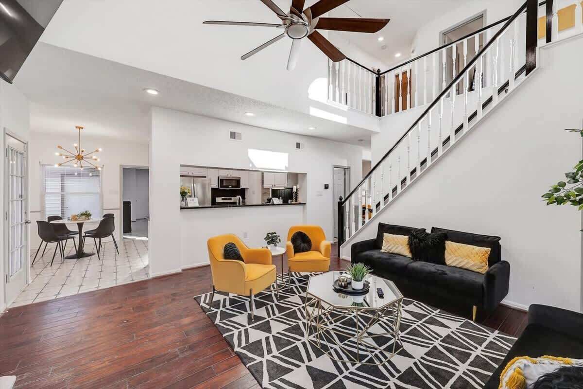 TV, fireplace, offices