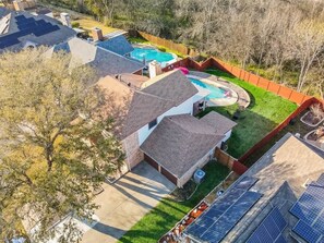Exterior - Glamorous 4BR/2.5B Home with Pool, Game Room & Fire Pit (Mesquite)