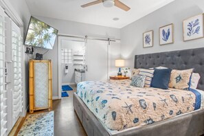 2 makuuhuonetta, työpöytä, silitysrauta/-lauta, ilmainen Wi-Fi