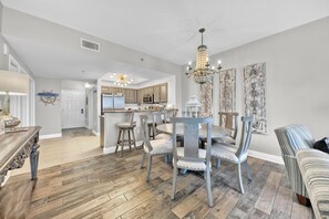 Dining - Ariel Dunes I 2004 features 20th floor views that will take your breath away (Miramar Beach)