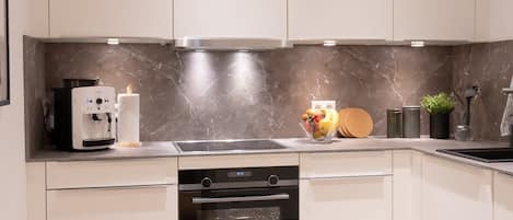 Fridge, microwave, stovetop, dishwasher