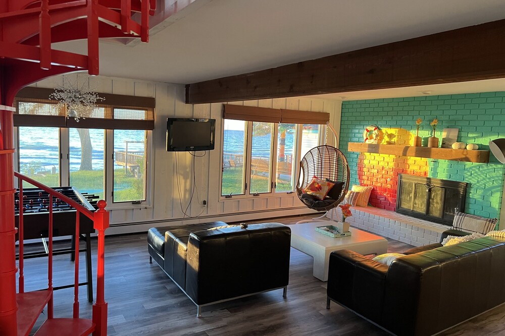 Beachfront Bungalow Retreat on Lake Huron! #9