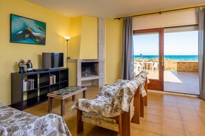 TV - Apartment in Pals with direct access to the beach (Pals)