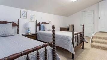 4 bedrooms, iron/ironing board, WiFi, bed sheets