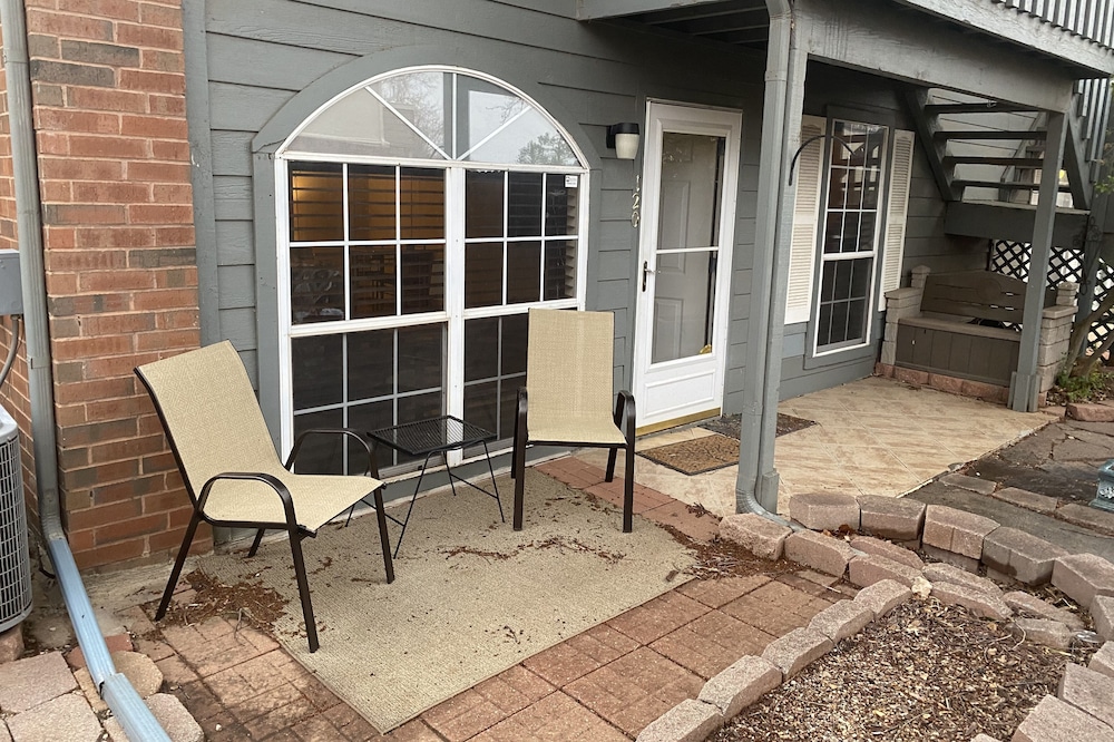 Great lower level condo in North OKC
