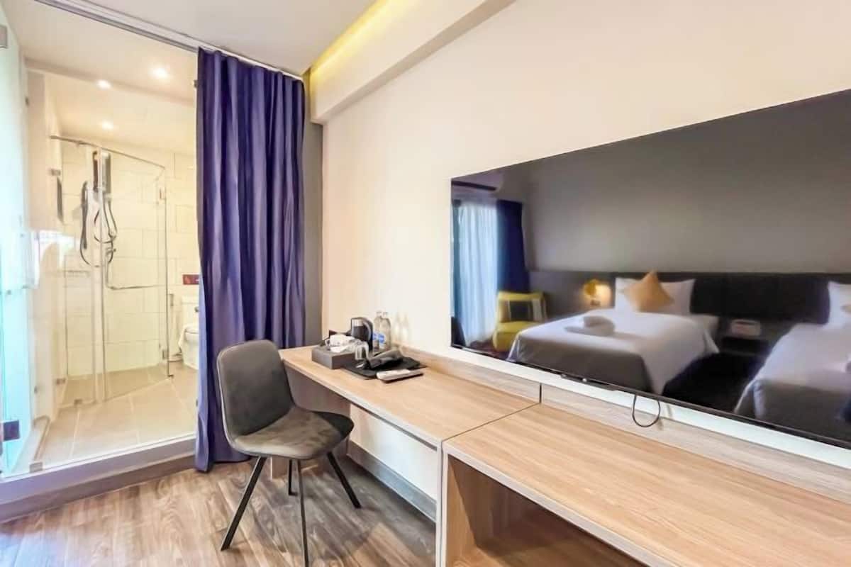 In-room safe, desk, blackout drapes, WiFi (free)