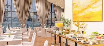 SureStay by Best Western Iconic Ari-Jatujak