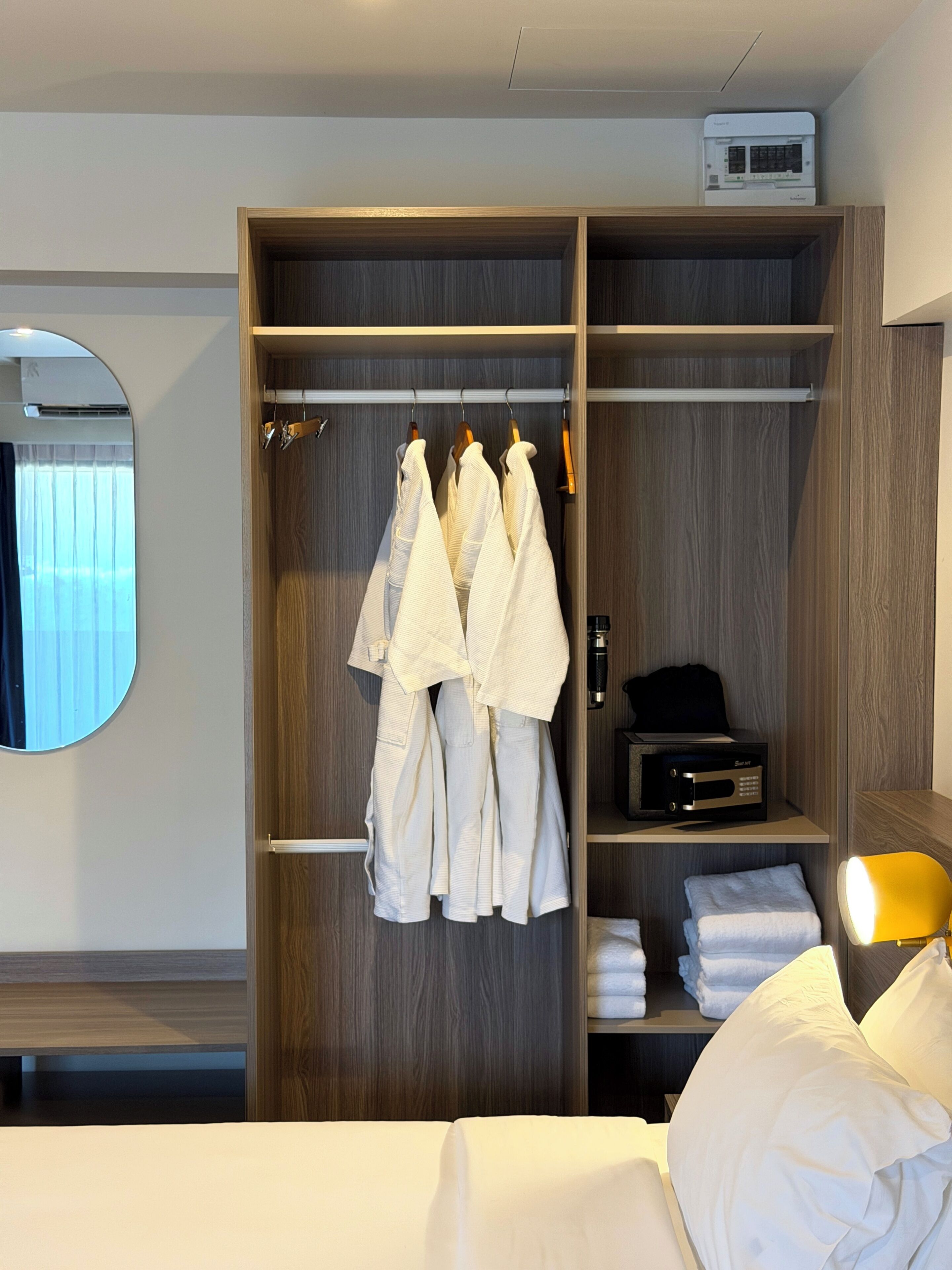 ห้องดีลักซ์, เตียงคิงไซส์ 1 เตียง, ปลอดบุหรี่ | ตู้นิรภัยในห้องพัก, โต๊ะทำงาน, ผ้าม่านกันแสง, Wi-Fi ฟรี