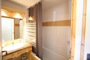 Bathtub