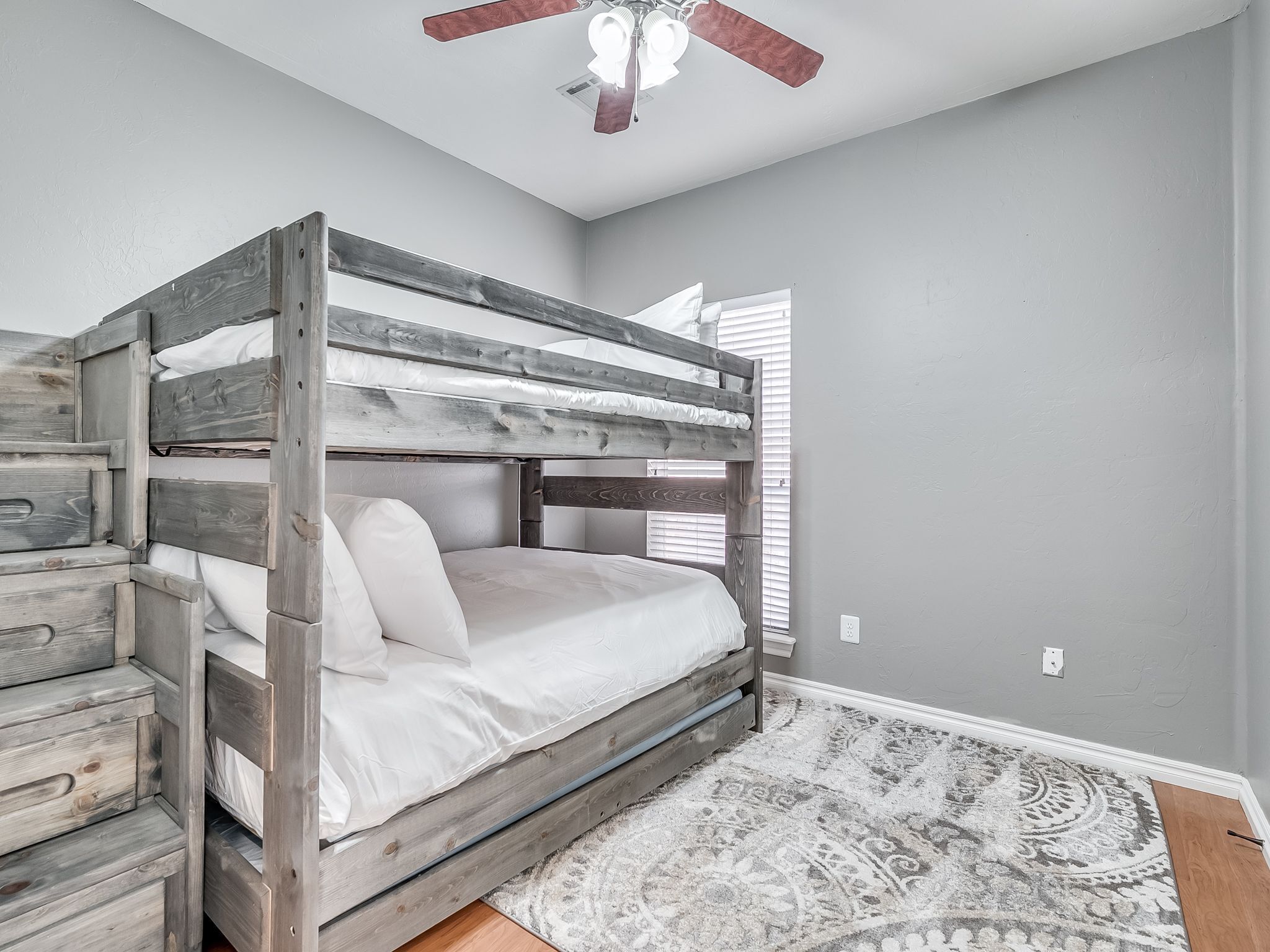 Yukon Finest Frontier House with Spa and Pool<br>Minutes from Bricktown 