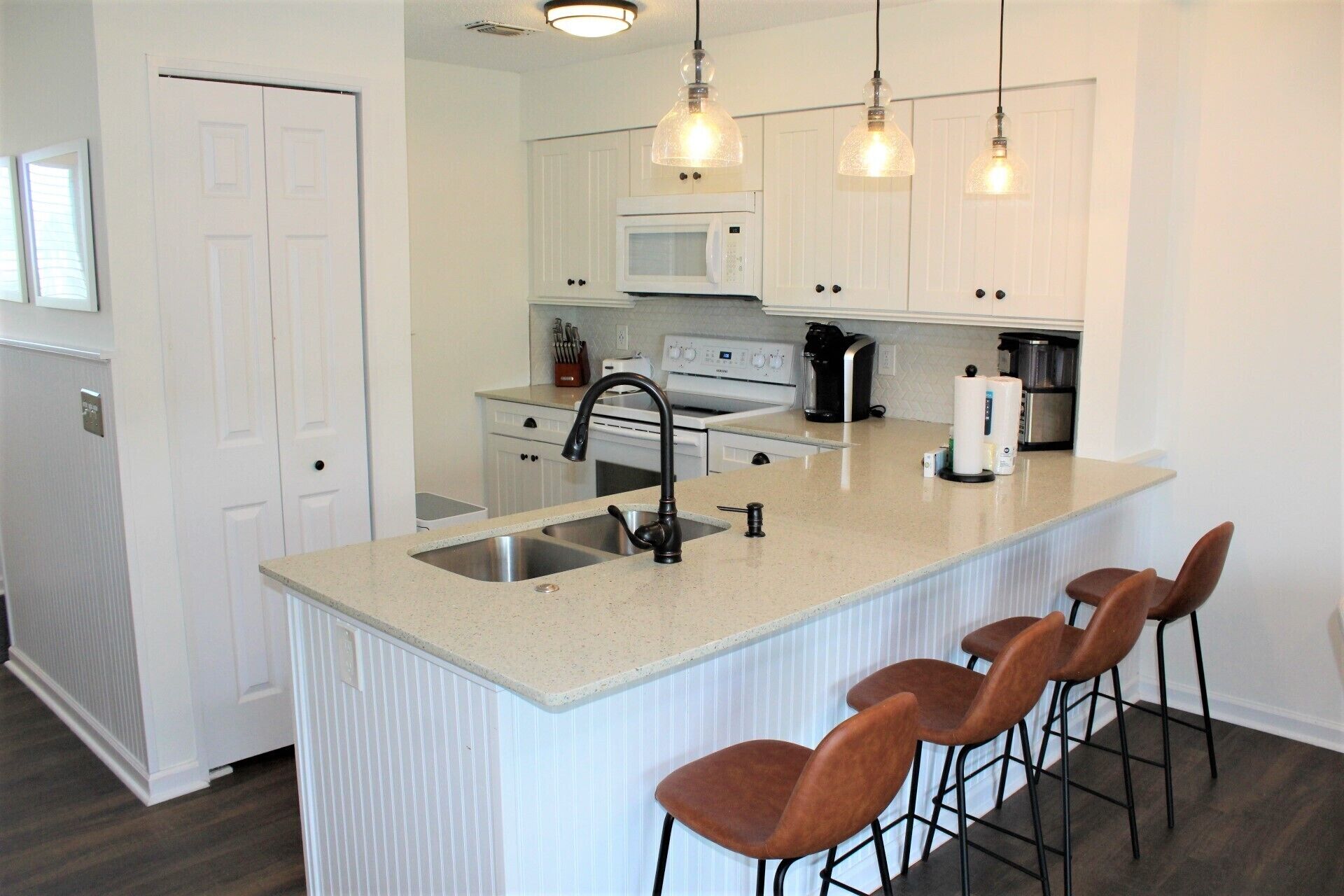 Anchors Away, Dog-Friendly & Upgraded Condo in Pirate's Cove!