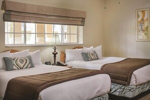 3 bedrooms, in-room safe, iron/ironing board, travel cot