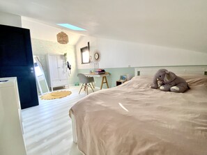 4 habitaciones, escritorio, tabla de planchar con plancha y wifi 