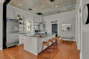 Fridge, microwave, oven, stovetop - Luxury Stay Right Off Central Main St - Hot Tub! (Fredericksburg)