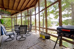 Outdoor dining - Amazing Full View of Cove - Privacy - Relaxation (Sunrise Beach)