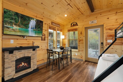 Mt. Lemmon Hotel Village Cabin #4