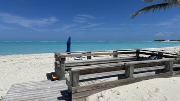 Beach nearby, sun-loungers, beach towels