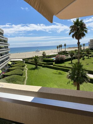 Property grounds - T2 CABIN with terrace and exceptional sea view (Canet-en-Roussillon)